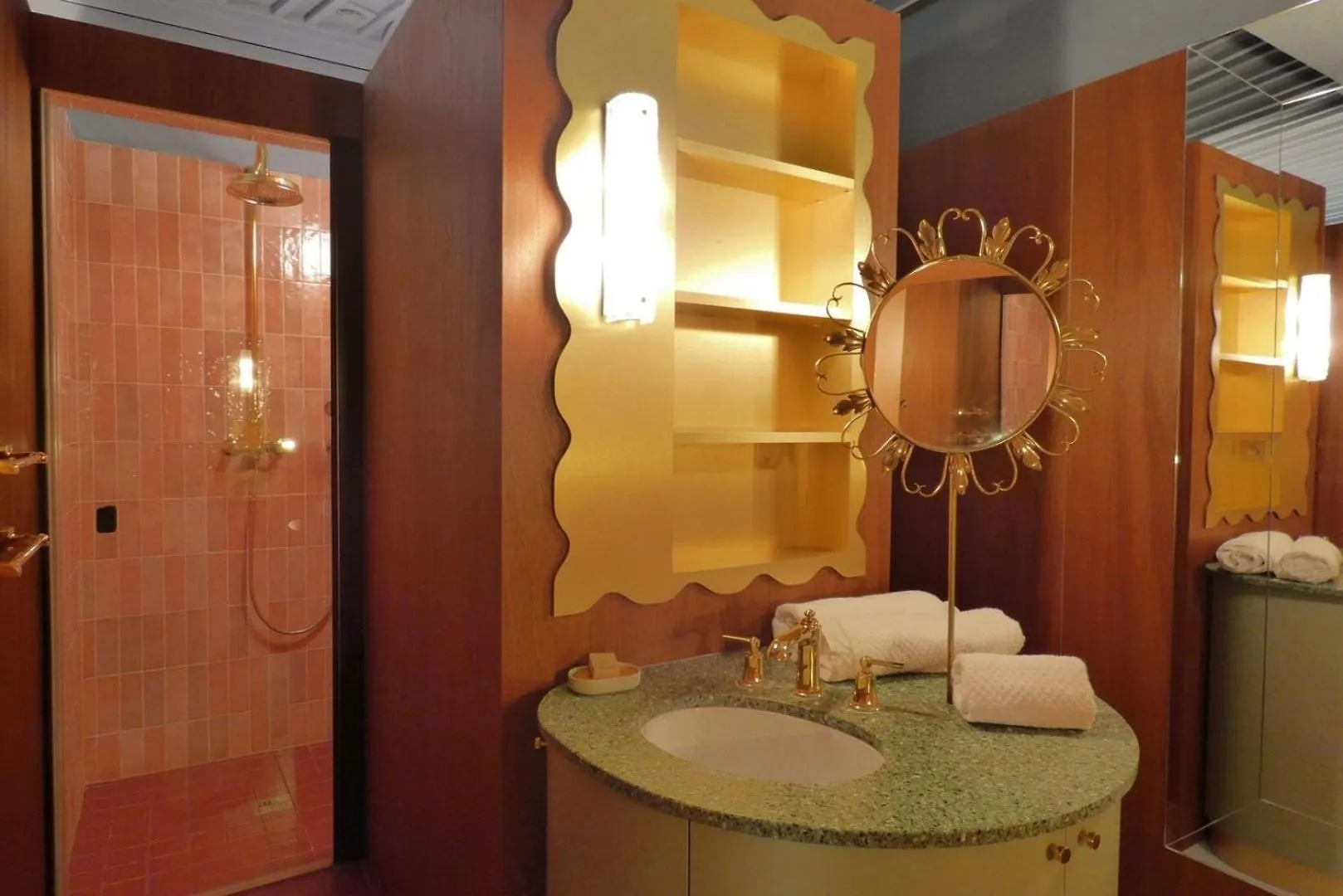 Le Neptune - Splendide - Sauna - Saint-Germain Paris 0*,